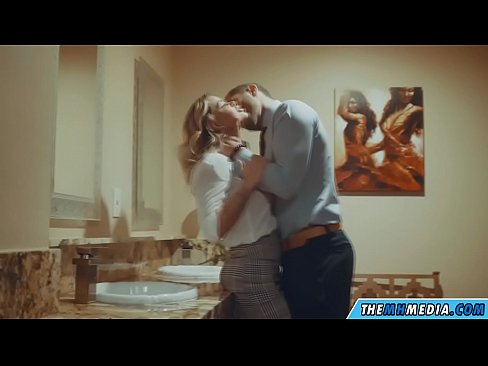 ❤️ Quan una rossa tetona et sedueix en un lavabo públic Porno anal al ca.pornsos-com.ru ❌❤